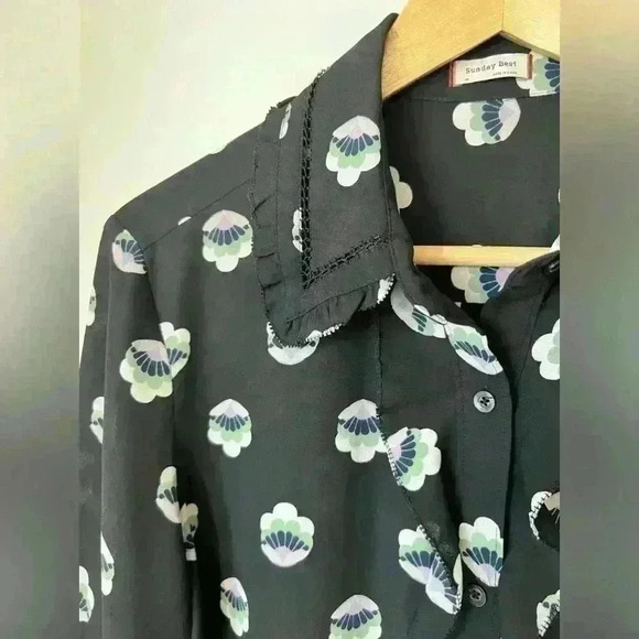 Sunday Best Aritzia  Womens Black Floral Print Ruffle Button Down Blouse Medium - Picture 2 of 9